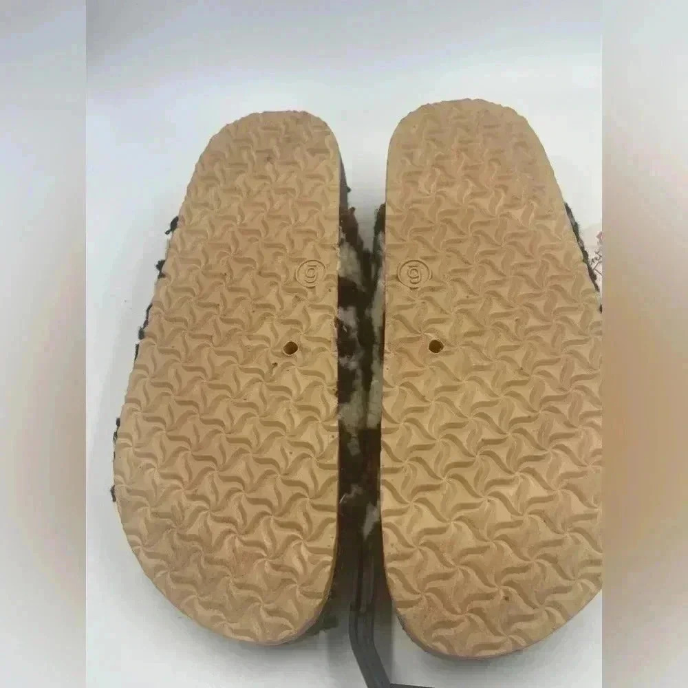 NWT  Fuzzy Cheetah Print Sandals - Picture 6 of 8